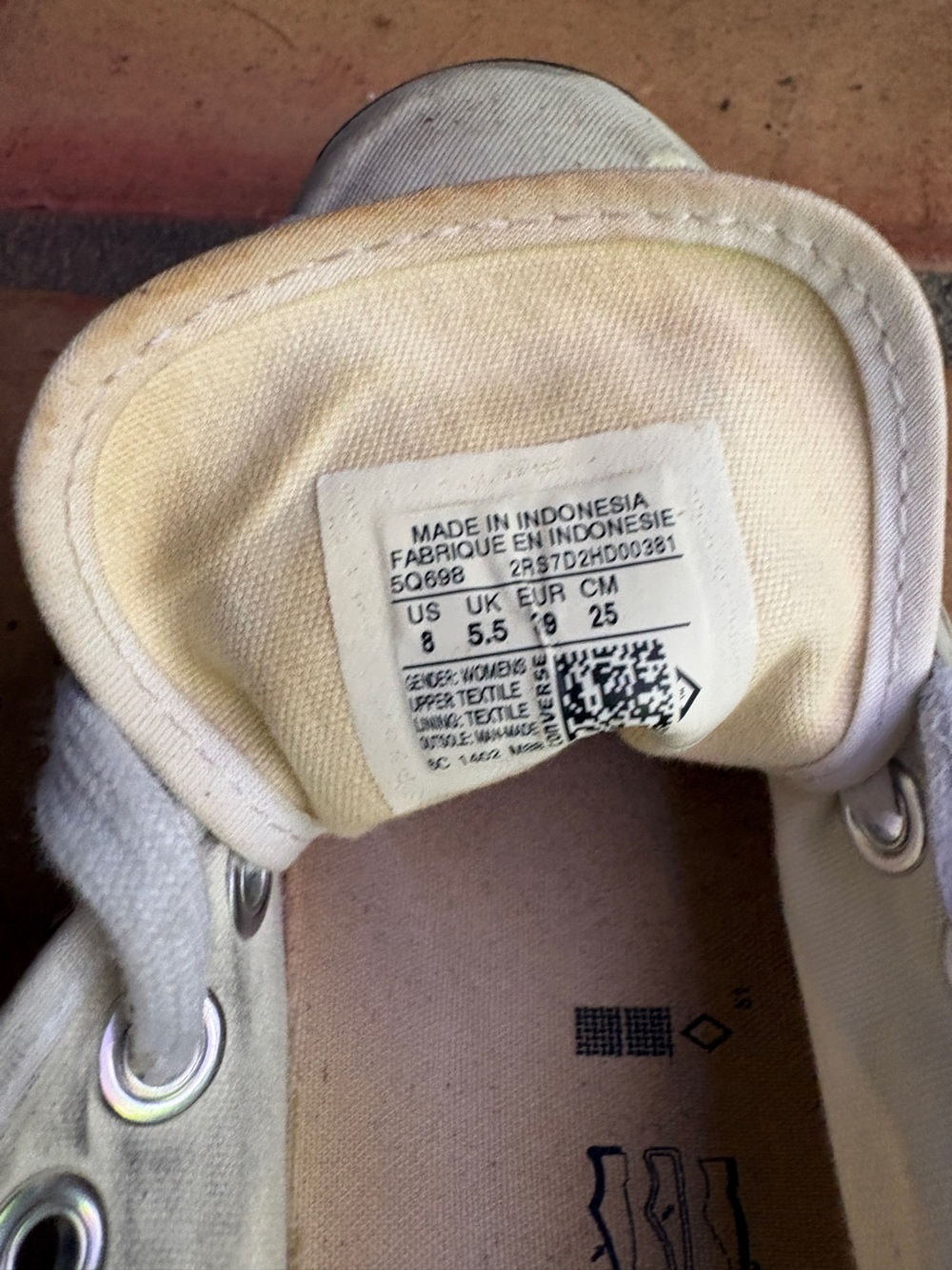 *FIXER UPPER* 3 PAIRS OF WHITE CONVERSE - Size 8 - Picture 7 of 13